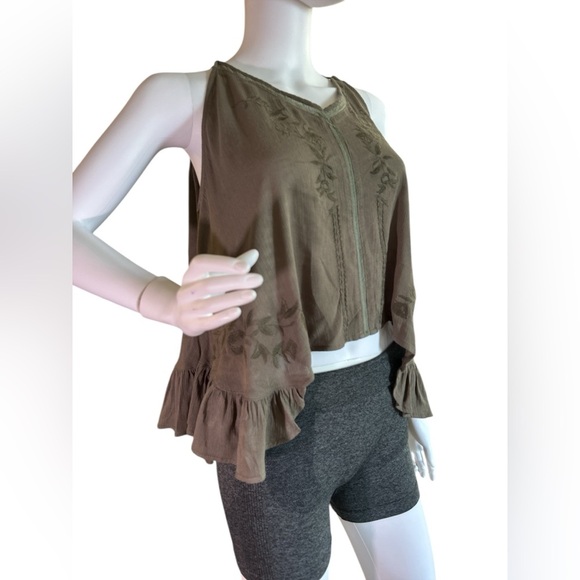 Alythea. Stylish olive Sleeveless Top Size S - Picture 2 of 9